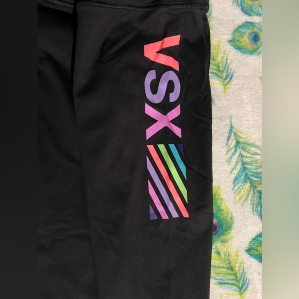 Victoria Secret‎ workout capris - Picture 4 of 4